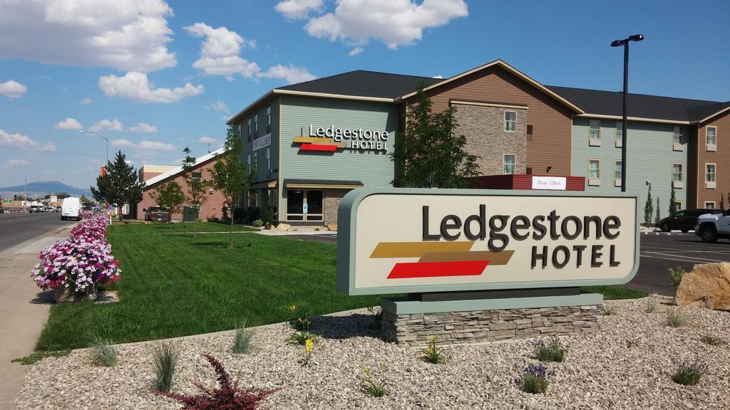 Ledgestone Hotel Vernal Exterior photo