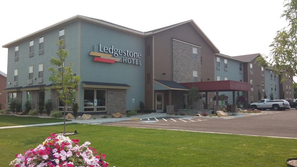Ledgestone Hotel Vernal Exterior photo