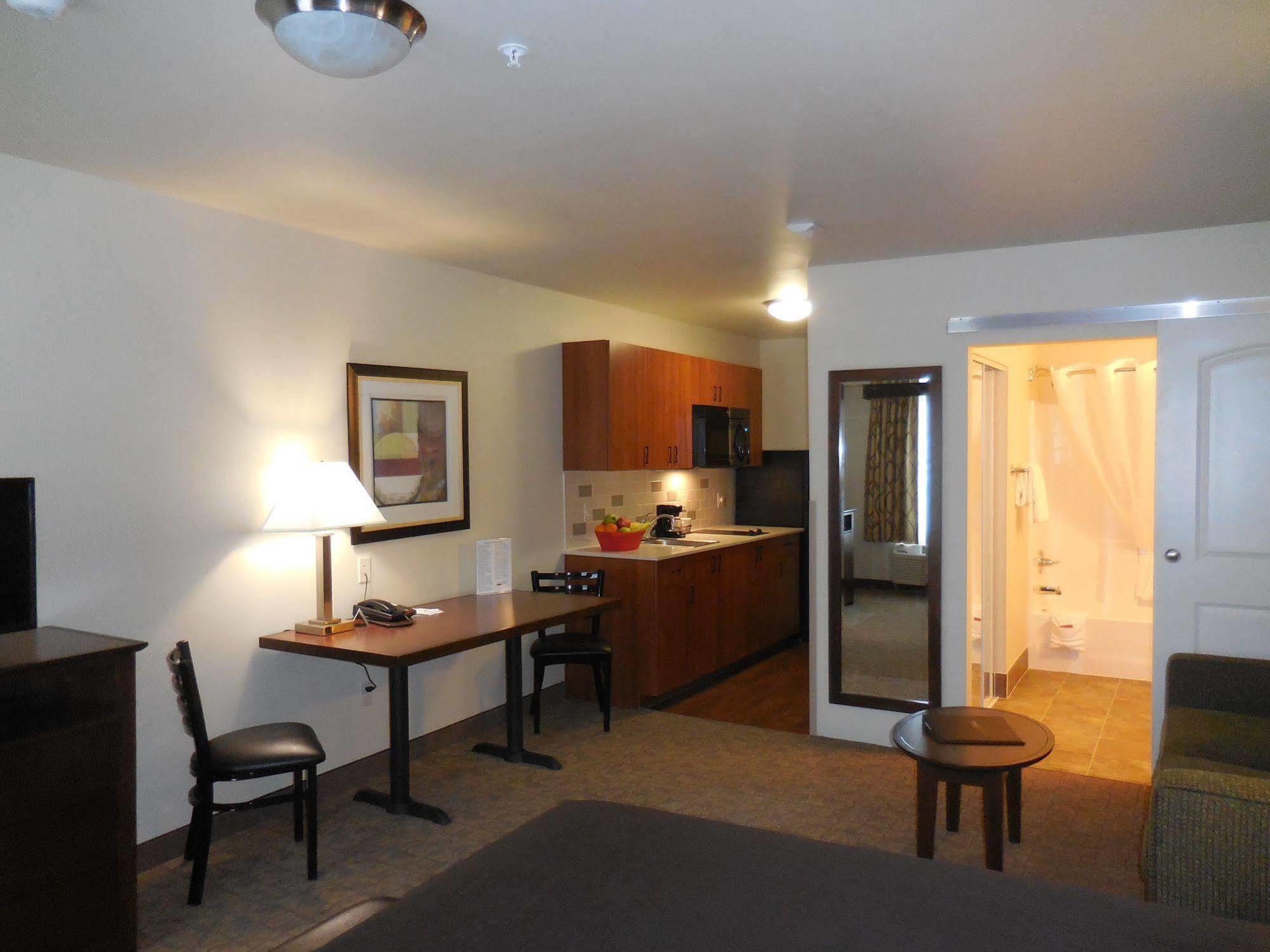 Ledgestone Hotel Vernal Exterior photo